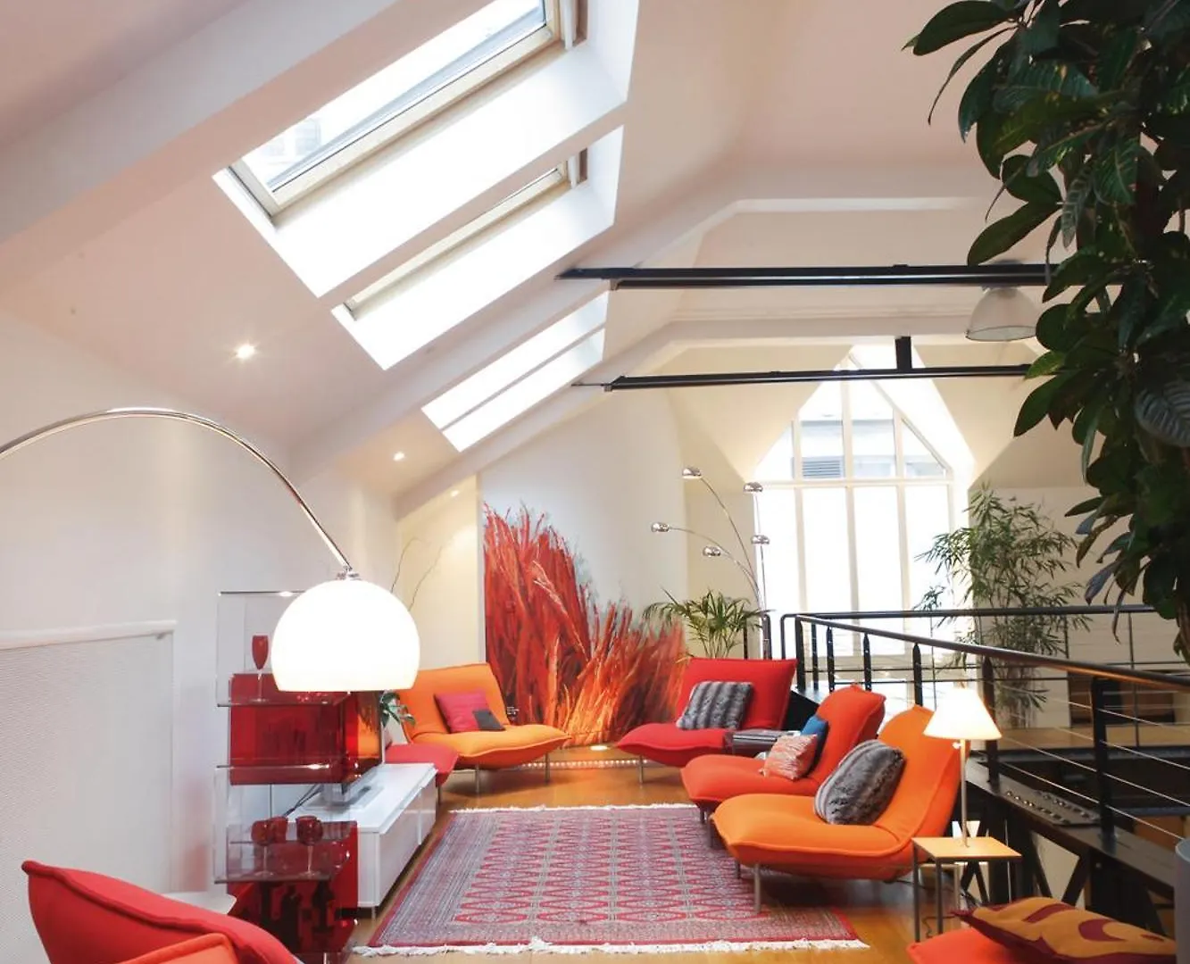 Luxury Two-story Designer Loft In Epicenter - Bright And Spacious Apartment